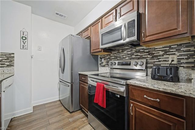 562 Candle Ln Apt 103, Newport News, VA 23608