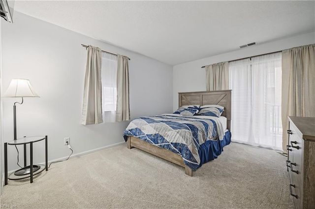 562 Candle Ln Apt 103, Newport News, VA 23608