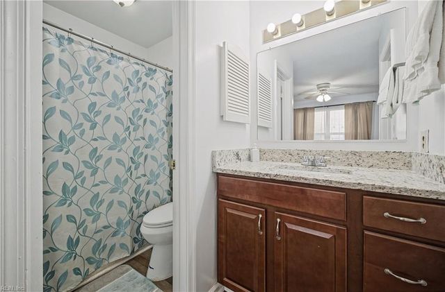 562 Candle Ln Apt 103, Newport News, VA 23608
