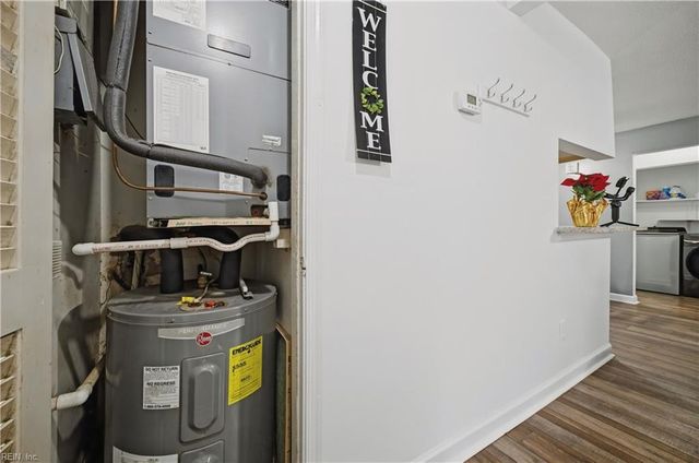 562 Candle Ln Apt 103, Newport News, VA 23608
