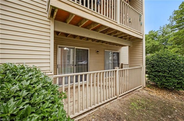 562 Candle Ln Apt 103, Newport News, VA 23608