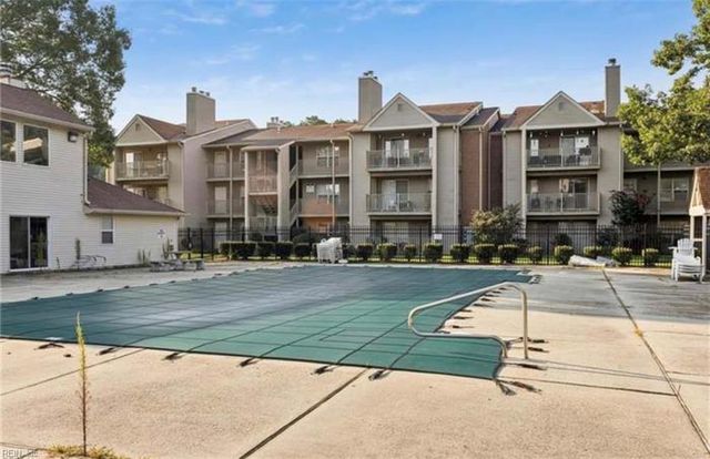 562 Candle Ln Apt 103, Newport News, VA 23608