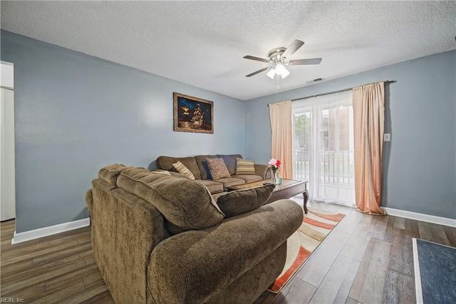 562 Candle Ln Apt 103, Newport News, VA 23608