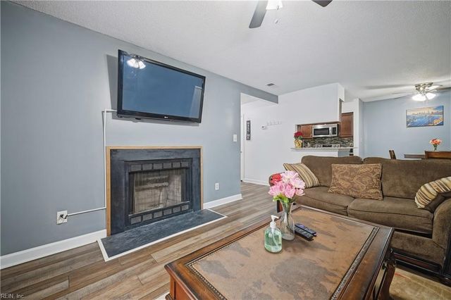 562 Candle Ln Apt 103, Newport News, VA 23608