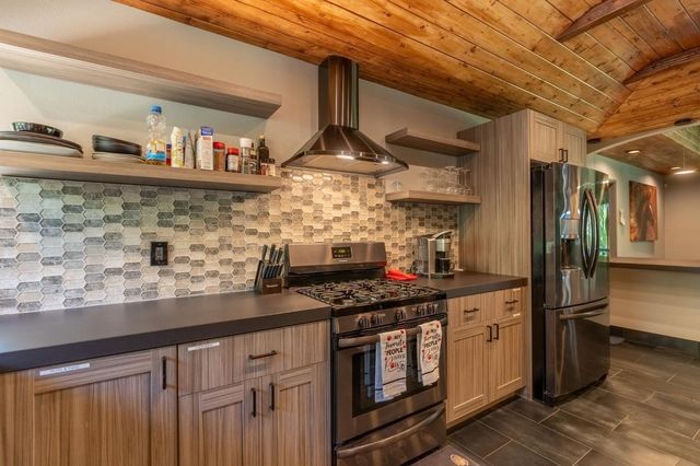 1305 River Rd, Modesto, CA 95351