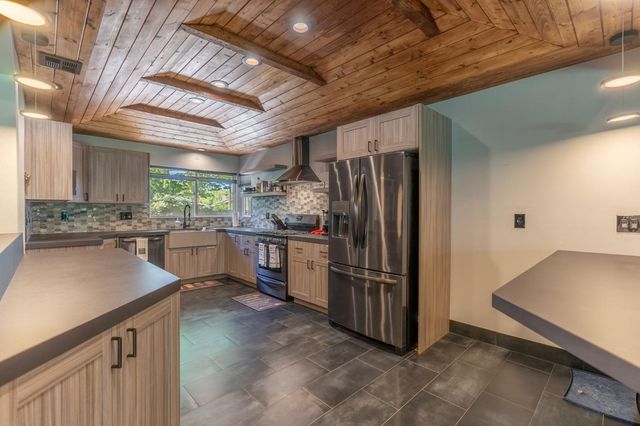 1305 River Rd, Modesto, CA 95351