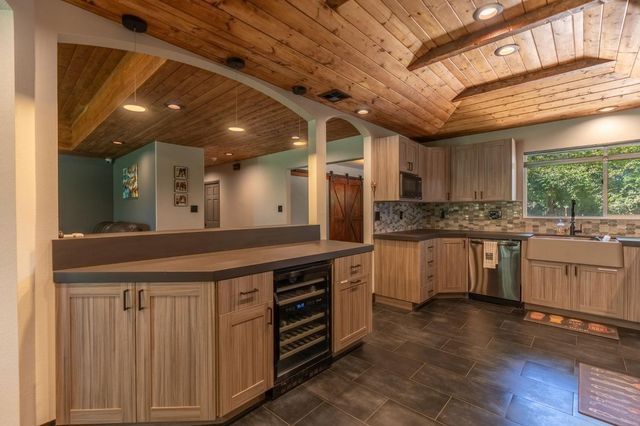 1305 River Rd, Modesto, CA 95351