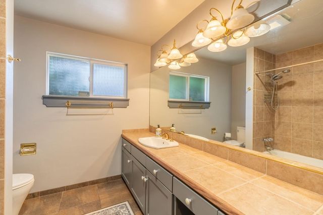 1305 River Rd, Modesto, CA 95351