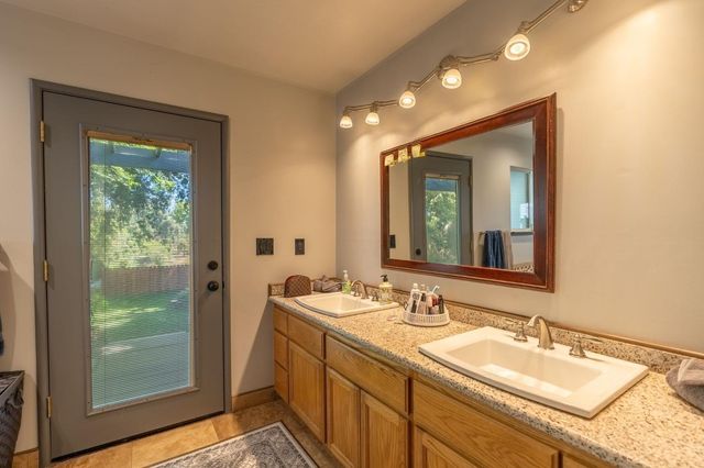 1305 River Rd, Modesto, CA 95351