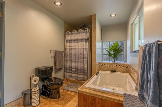 1305 River Rd, Modesto, CA 95351