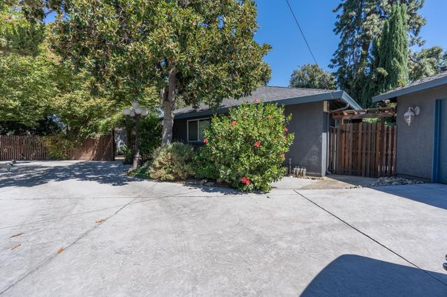 1305 River Rd, Modesto, CA 95351