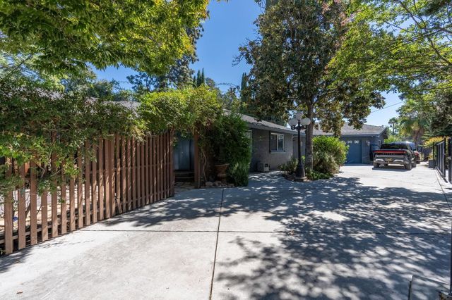 1305 River Rd, Modesto, CA 95351