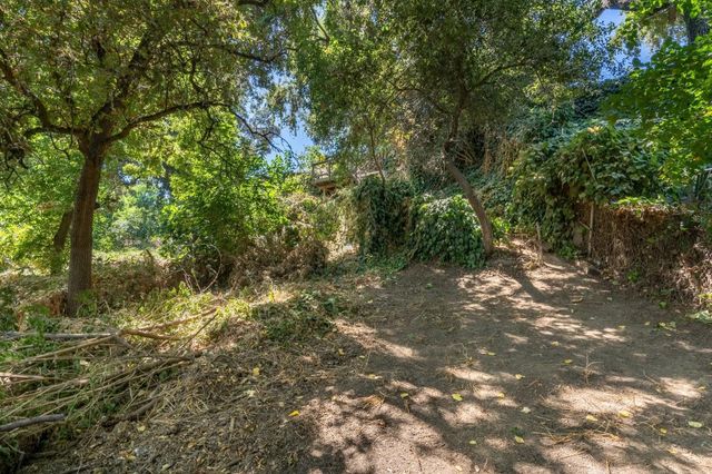 1305 River Rd, Modesto, CA 95351