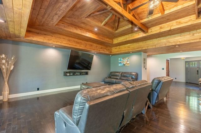 1305 River Rd, Modesto, CA 95351