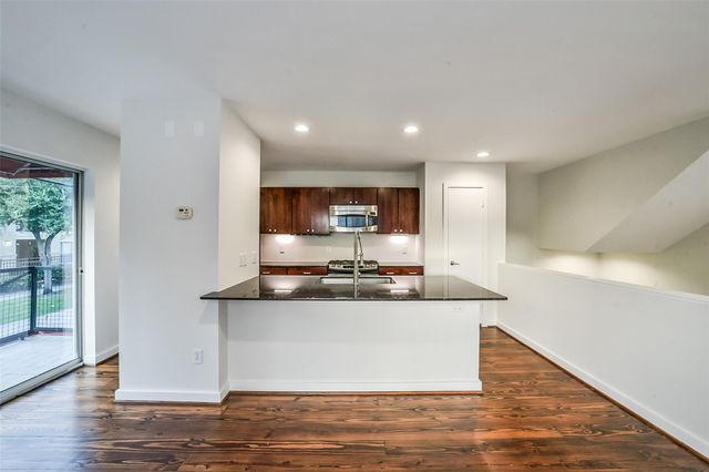 355 Sydnor Street, Houston, TX 77020