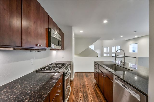 355 Sydnor Street, Houston, TX 77020