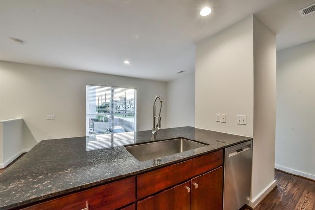 355 Sydnor Street, Houston, TX 77020