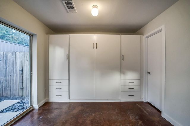 355 Sydnor Street, Houston, TX 77020