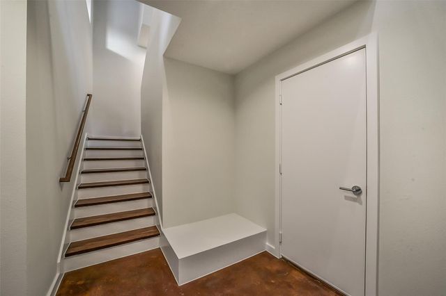 355 Sydnor Street, Houston, TX 77020