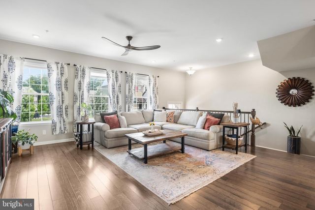 406 TALL OAKS DR, Warminster, PA 18974