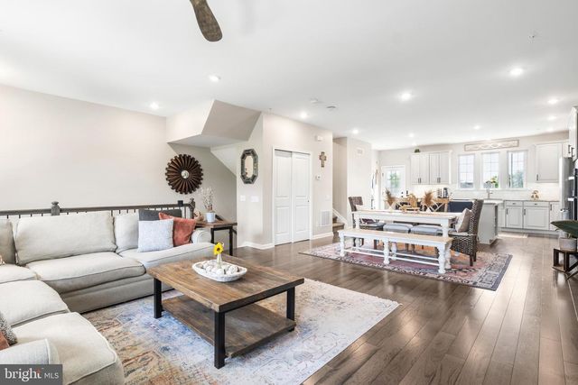 406 TALL OAKS DR, Warminster, PA 18974