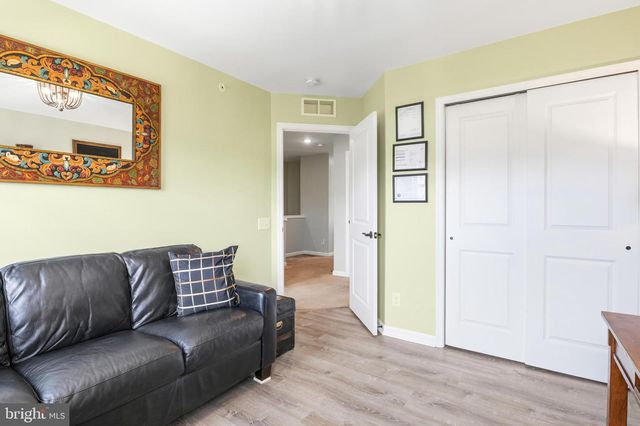 406 TALL OAKS DR, Warminster, PA 18974