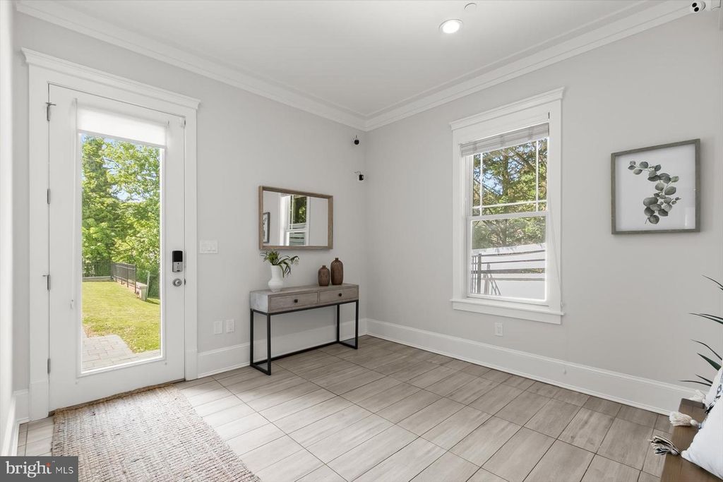 Image 34 of property listing at 11000 LUXMANOR ROAD, North Bethesda, MD 20852