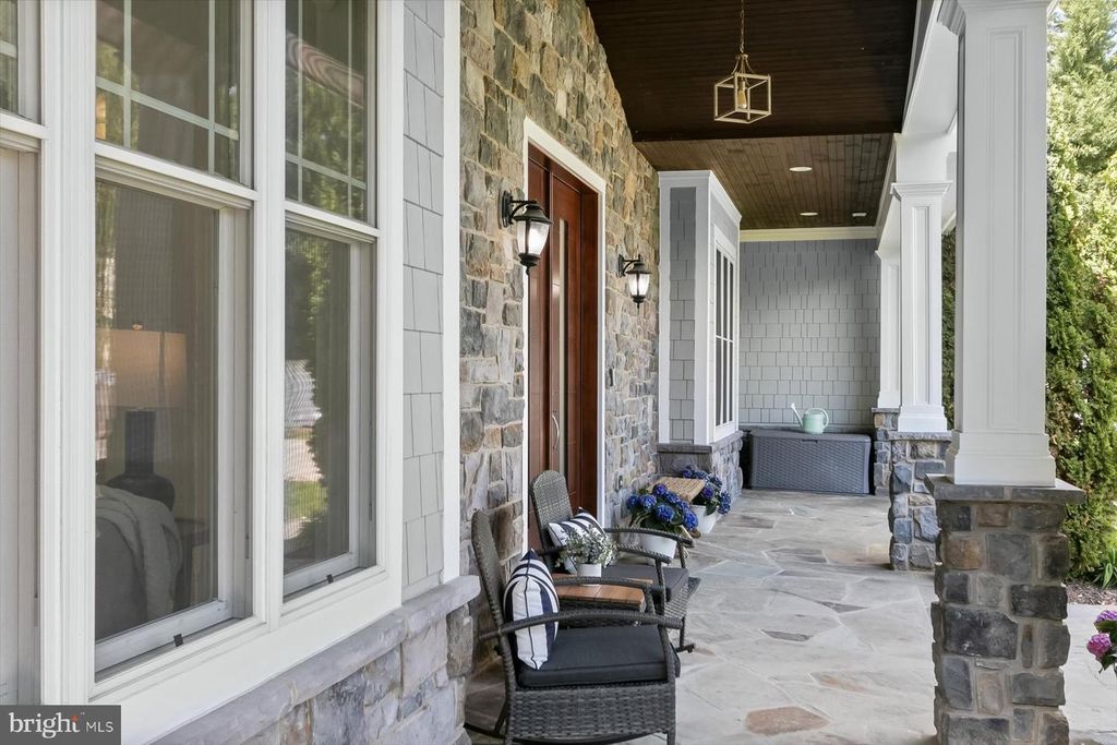 Image 6 of property listing at 11000 LUXMANOR ROAD, North Bethesda, MD 20852