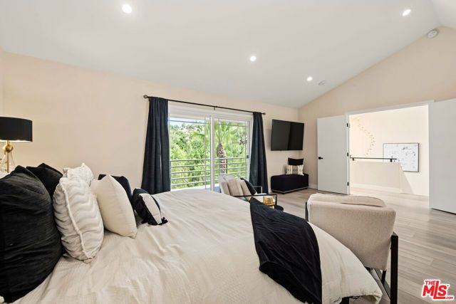 21490 Arcos Drive, Woodland Hills (los Angeles), CA 91364