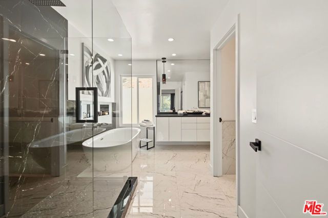 21490 Arcos Drive, Woodland Hills (los Angeles), CA 91364
