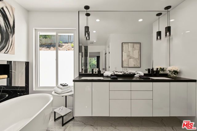 21490 Arcos Drive, Woodland Hills (los Angeles), CA 91364