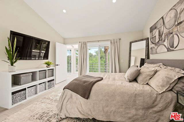 21490 Arcos Drive, Woodland Hills (los Angeles), CA 91364