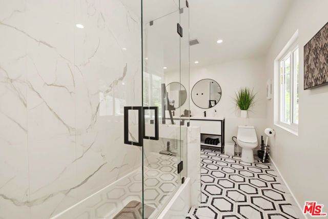 21490 Arcos Drive, Woodland Hills (los Angeles), CA 91364
