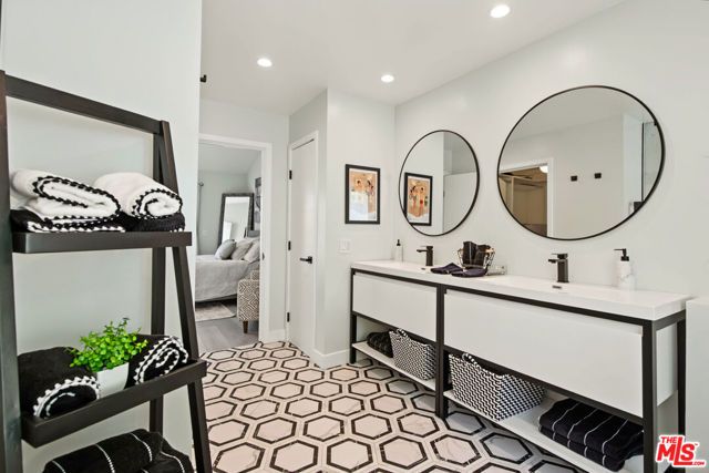 21490 Arcos Drive, Woodland Hills (los Angeles), CA 91364