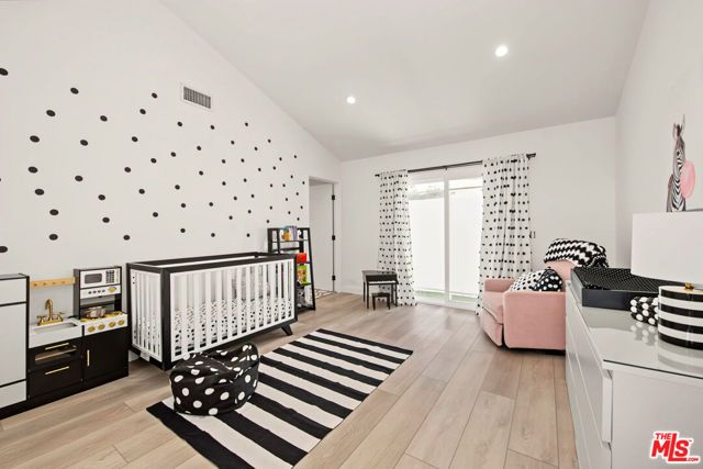 21490 Arcos Drive, Woodland Hills (los Angeles), CA 91364