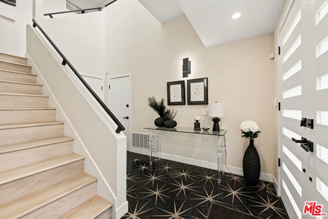 21490 Arcos Drive, Woodland Hills (los Angeles), CA 91364