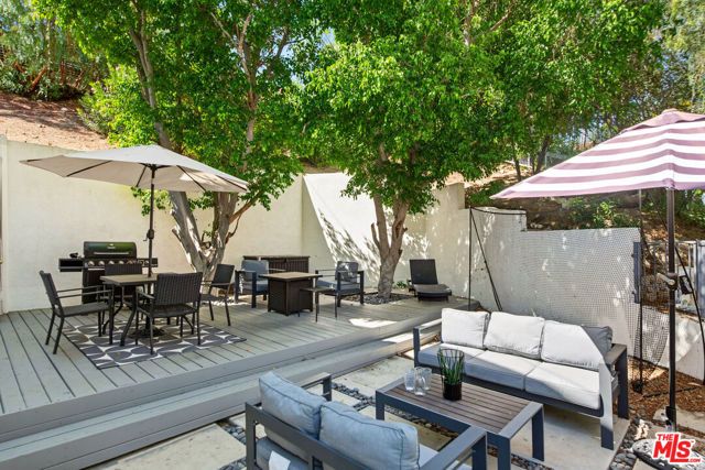 21490 Arcos Drive, Woodland Hills (los Angeles), CA 91364