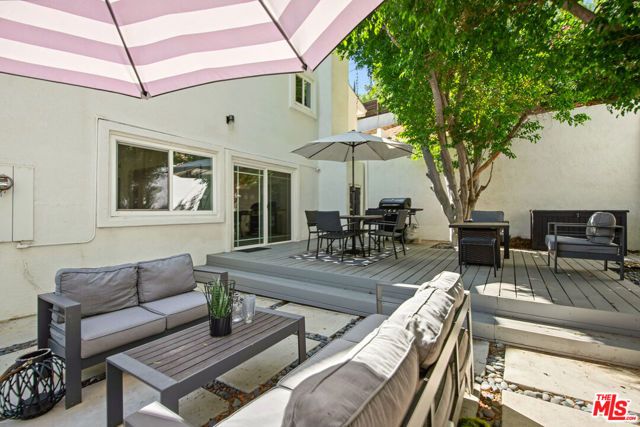 21490 Arcos Drive, Woodland Hills (los Angeles), CA 91364