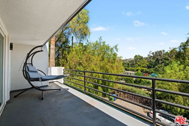 21490 Arcos Drive, Woodland Hills (los Angeles), CA 91364