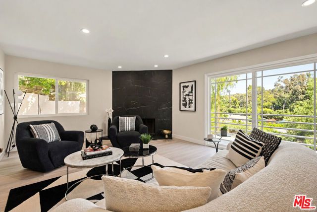 21490 Arcos Drive, Woodland Hills (los Angeles), CA 91364