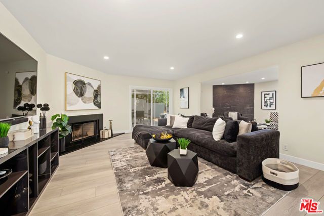 21490 Arcos Drive, Woodland Hills (los Angeles), CA 91364