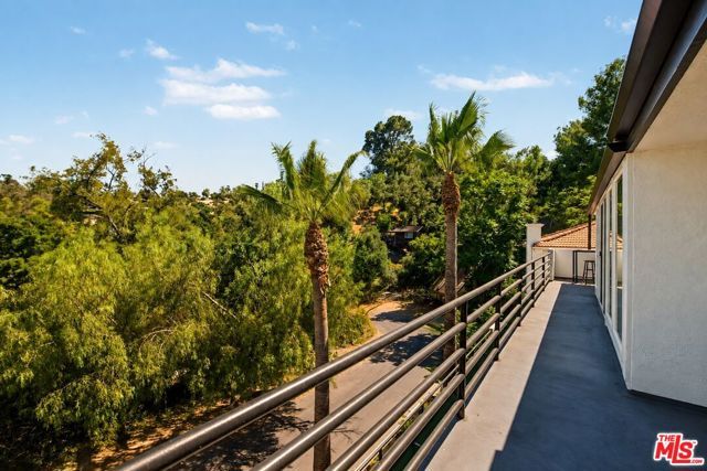 21490 Arcos Drive, Woodland Hills (los Angeles), CA 91364
