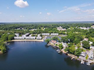 703 Treasure Island Rd 703, Webster, MA 01570