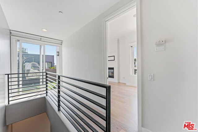 438 Arnaz Drive 106, Los Angeles, CA 90048