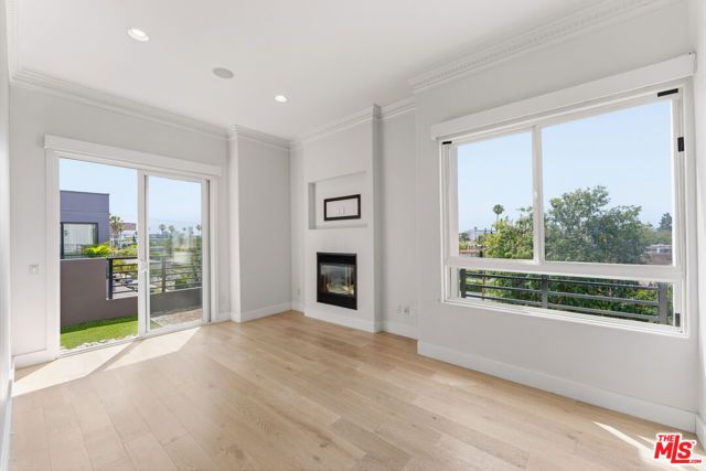 438 Arnaz Drive 106, Los Angeles, CA 90048
