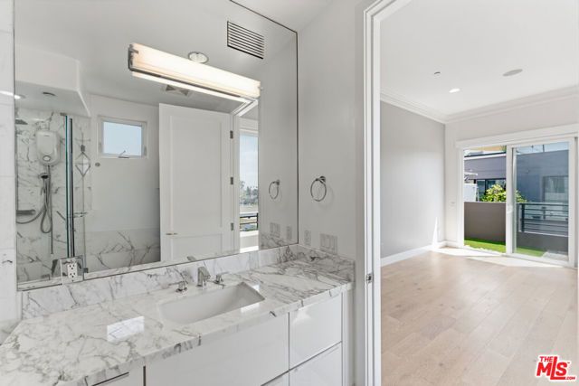 438 Arnaz Drive 106, Los Angeles, CA 90048