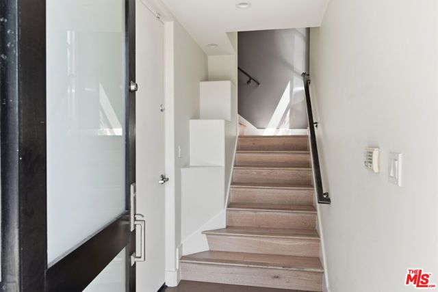 438 Arnaz Drive 106, Los Angeles, CA 90048