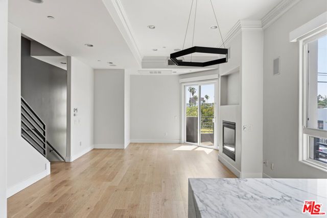 438 Arnaz Drive 106, Los Angeles, CA 90048