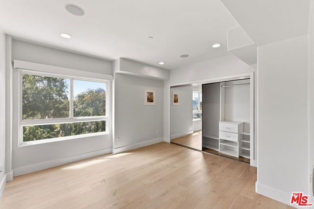 438 Arnaz Drive 106, Los Angeles, CA 90048
