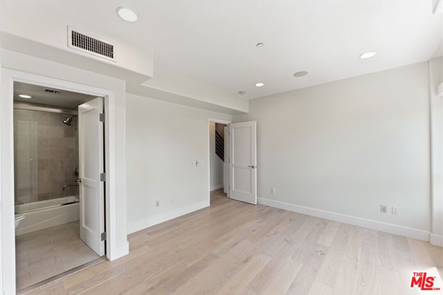 438 Arnaz Drive 106, Los Angeles, CA 90048